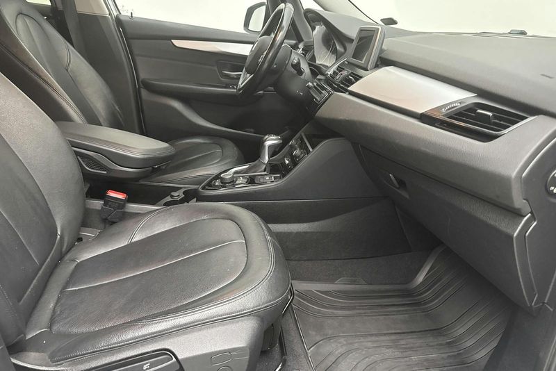 BMW 220 bild 7