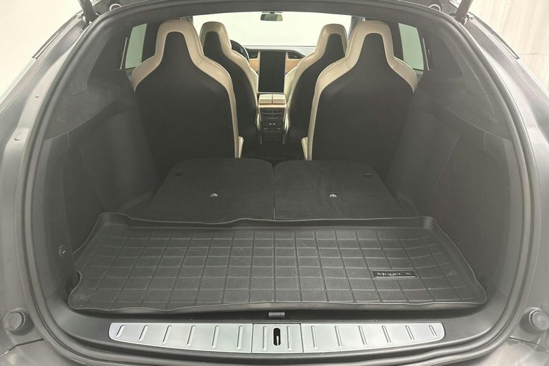 Tesla Model X bild 11