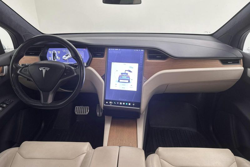Tesla Model X bild 6