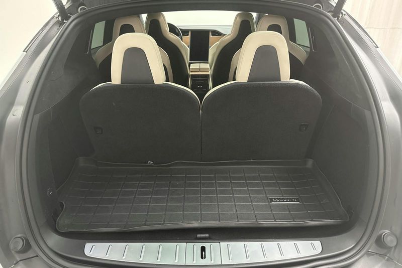 Tesla Model X bild 10