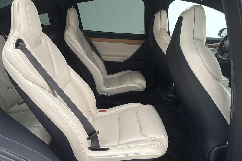 Tesla Model X bild 8