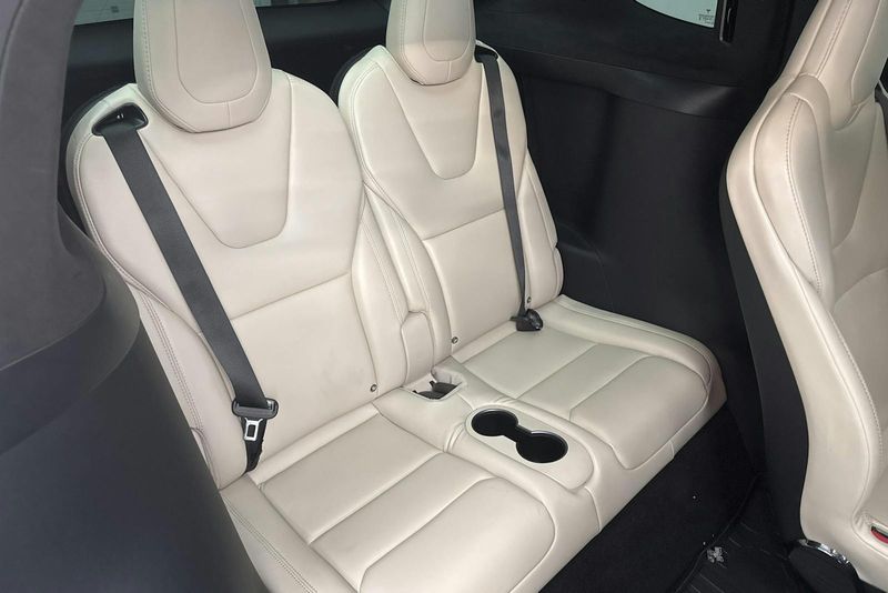 Tesla Model X bild 9