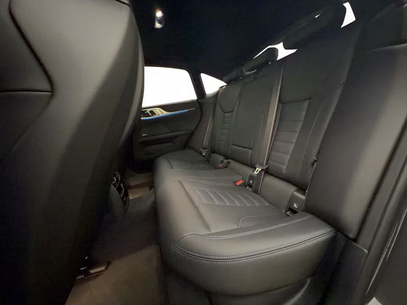 BMW i4 bild 32