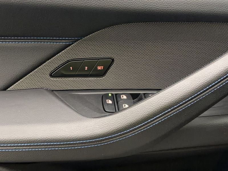 BMW i4 bild 16