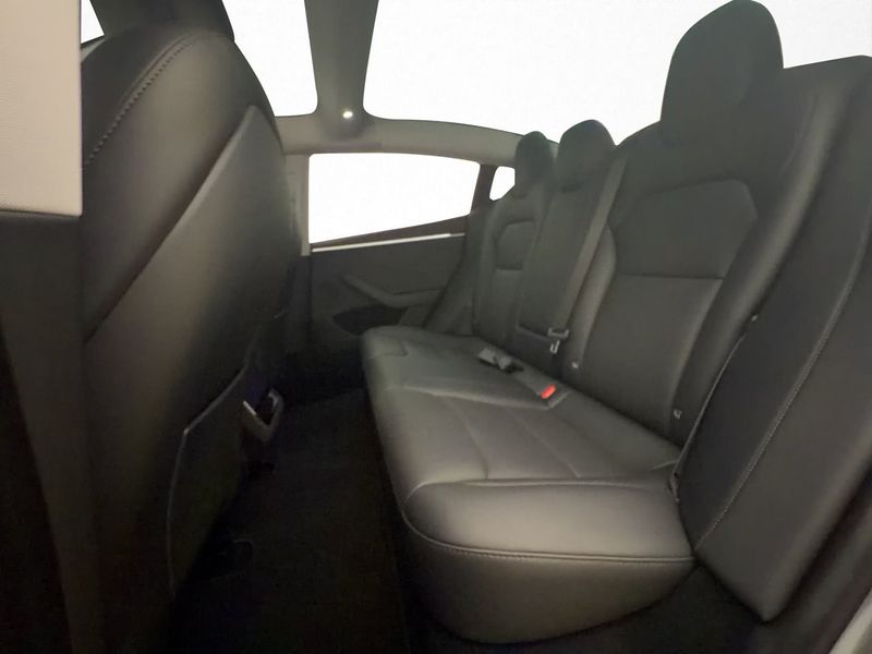 Tesla Model 3 bild 25
