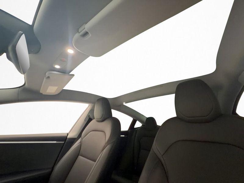 Tesla Model 3 bild 12