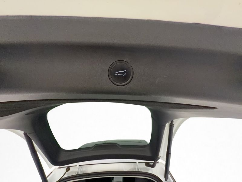Tesla Model Y bild 30