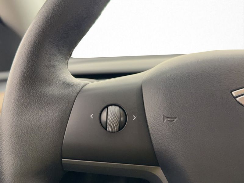 Tesla Model Y bild 15