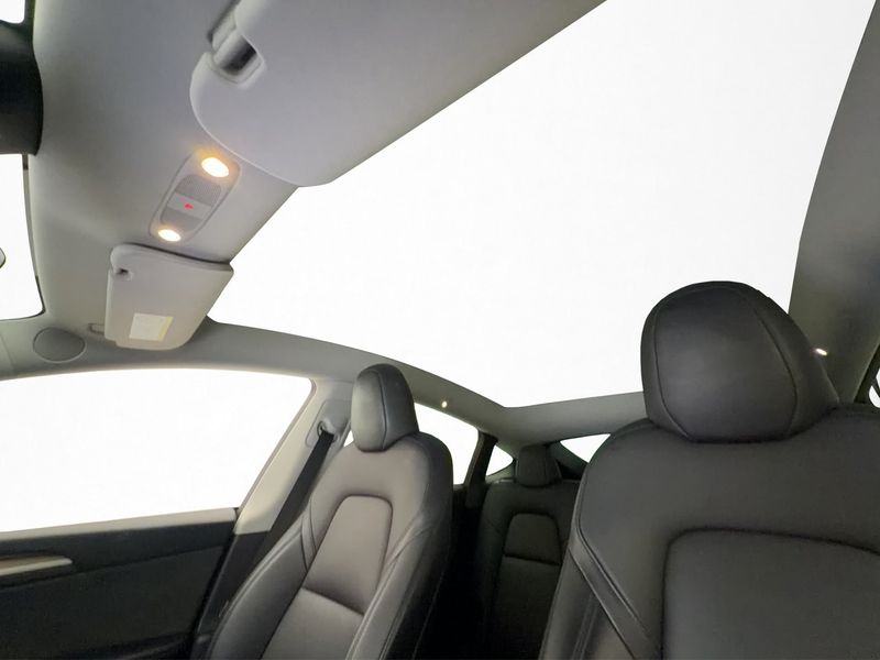 Tesla Model Y bild 13