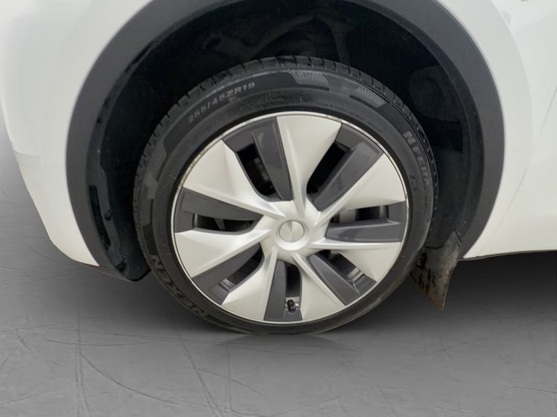 Tesla Model Y bild 32