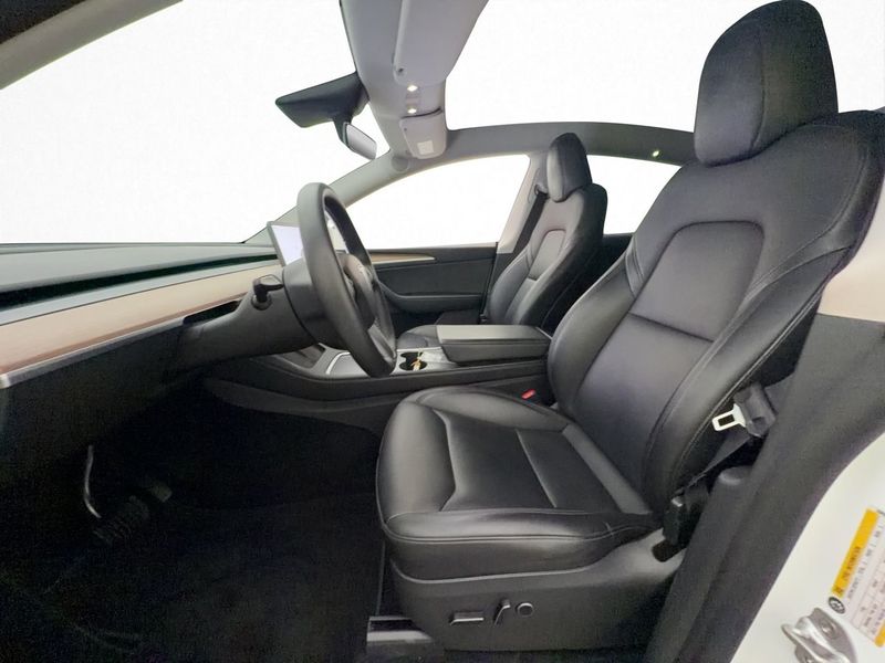 Tesla Model Y bild 12
