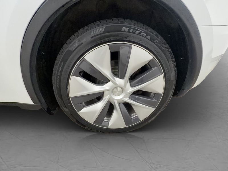 Tesla Model Y bild 33