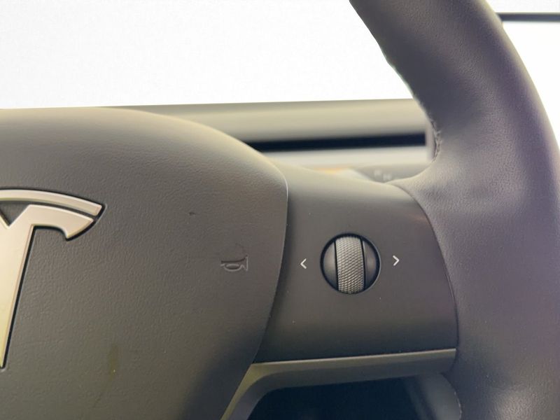 Tesla Model Y bild 16