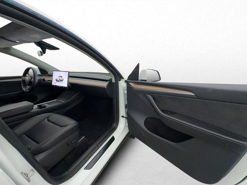 Tesla Model Y bild 27
