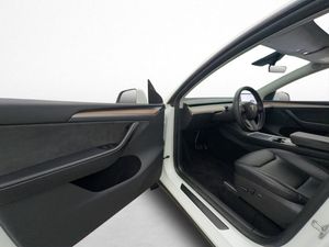 Tesla Model Y bild 11