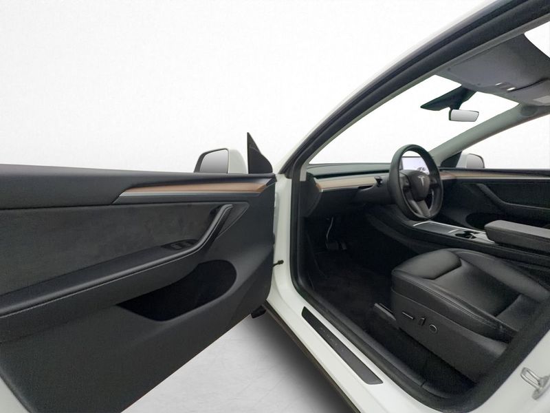 Tesla Model Y bild 11