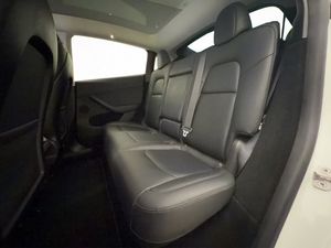 Tesla Model Y bild 28