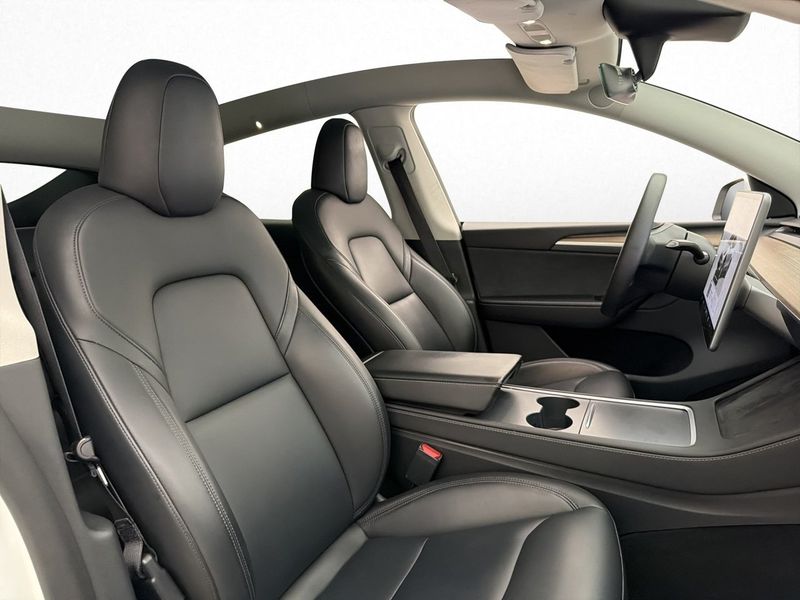 Tesla Model Y bild 27