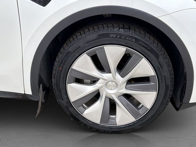 Tesla Model Y bild 36