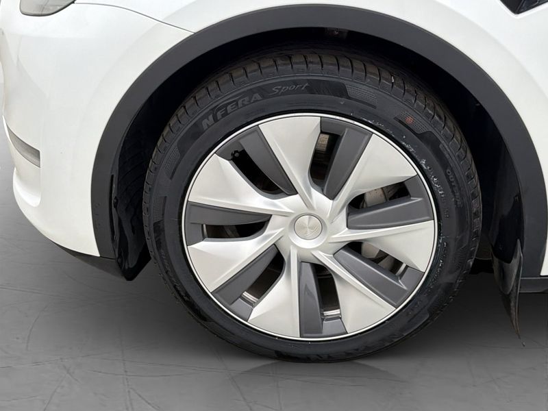 Tesla Model Y bild 33