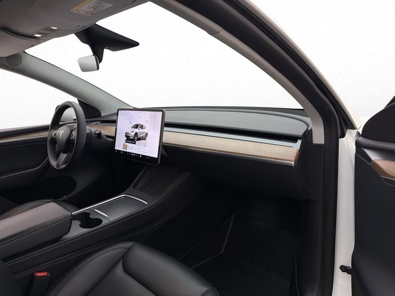 Tesla Model Y bild 28