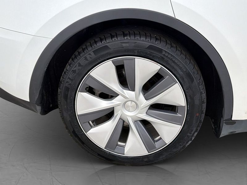Tesla Model Y bild 35