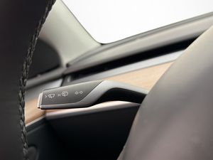 Tesla Model Y bild 15