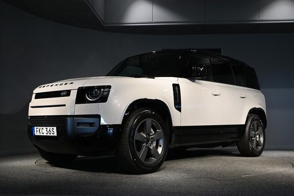 Land Rover Defender 110 110 P300e X-Dynamic SE - 2026