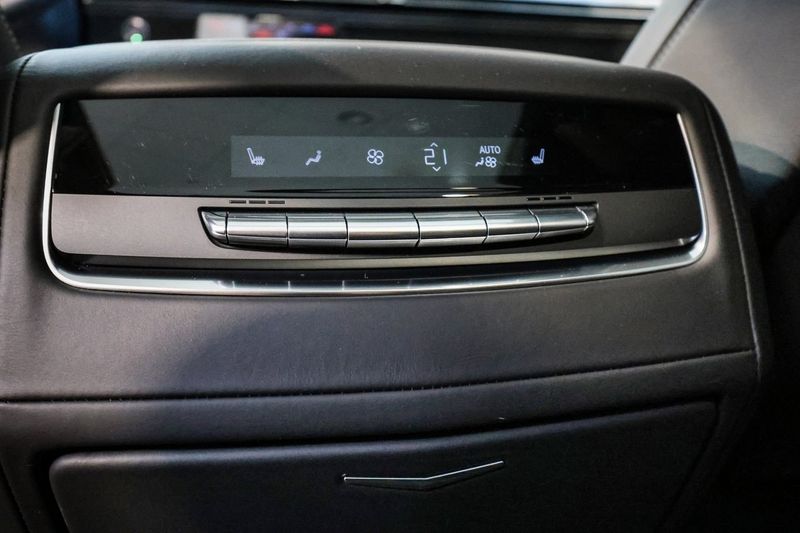 Cadillac ESCALADE bild 17