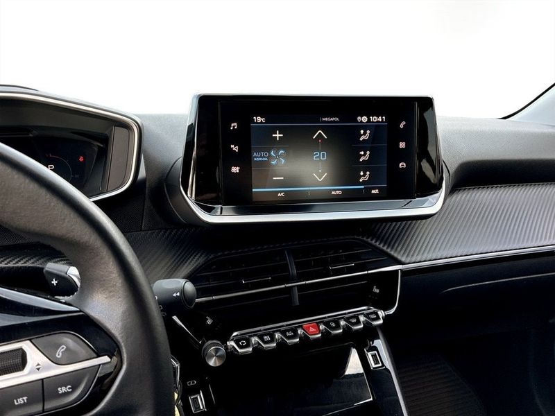 Peugeot 208 bild 9