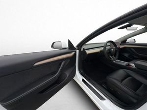 Tesla Model 3 bild 10