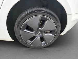 Tesla Model 3 bild 30
