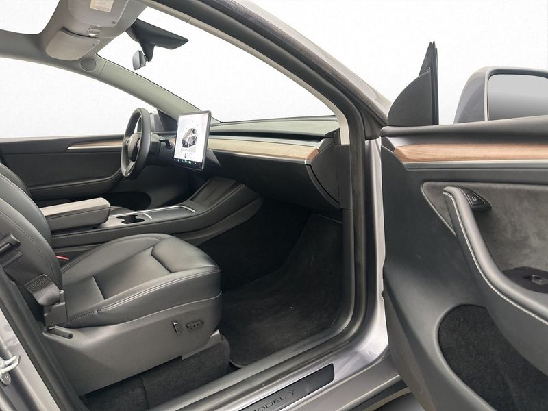 Tesla Model Y bild 25