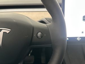 Tesla Model Y bild 14