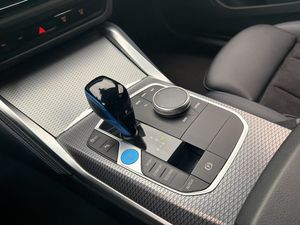BMW i4 bild 23