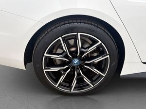 BMW i4 bild 33