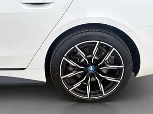 BMW i4 bild 32