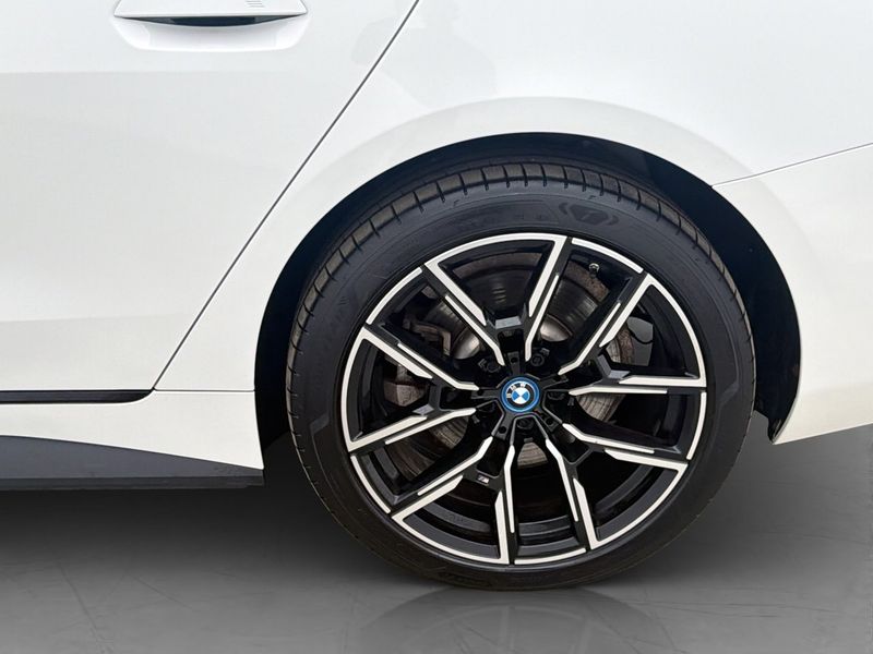 BMW i4 bild 32