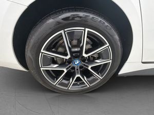 BMW i4 bild 35