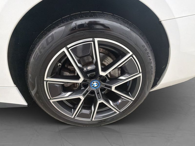 BMW i4 bild 34