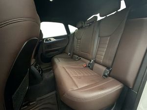 BMW i4 bild 28