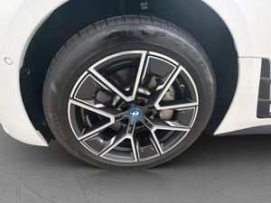 BMW i4 bild 33