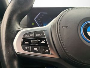 BMW i4 bild 16