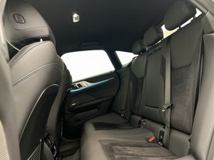 BMW i4 bild 29