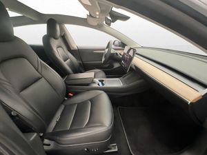 Tesla Model 3 bild 21