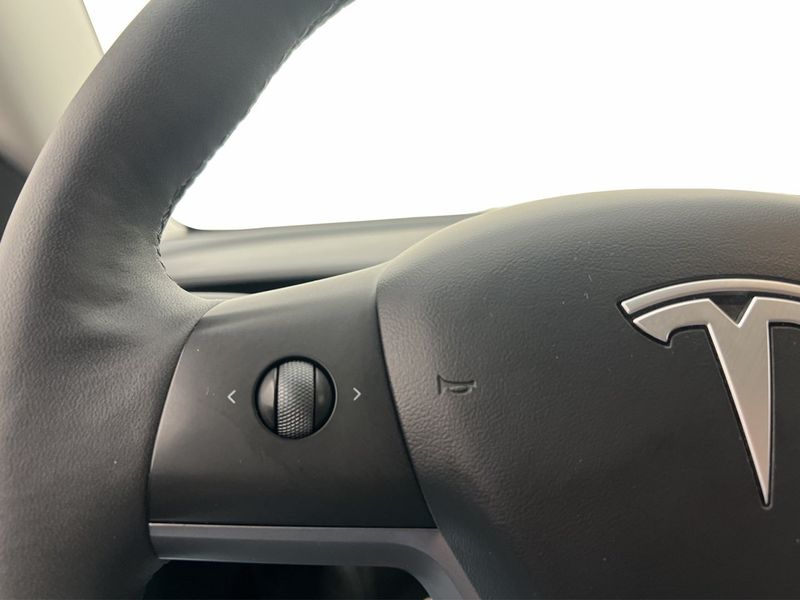 Tesla Model 3 bild 25
