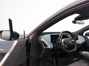 BMW iX bild 8