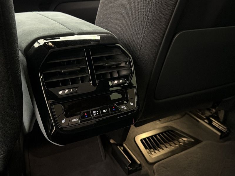 BMW iX bild 21