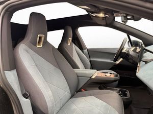 BMW iX bild 20