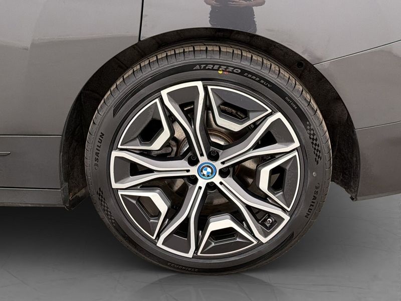 BMW iX bild 24